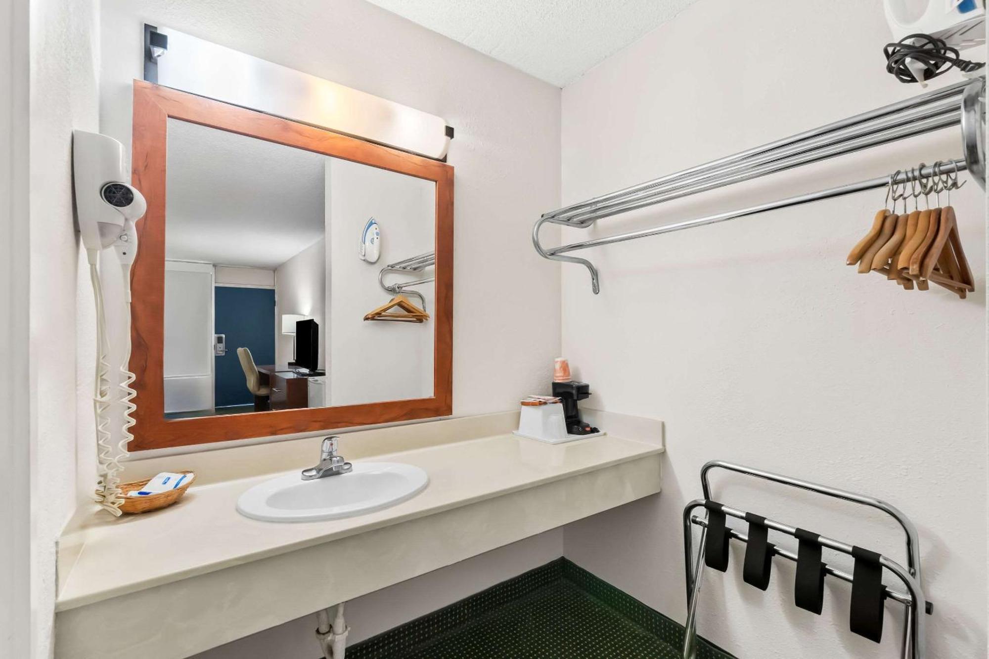Americas Best Value Inn&Suites-Dalton, GA - I-75, Exit- 328 Exterior foto